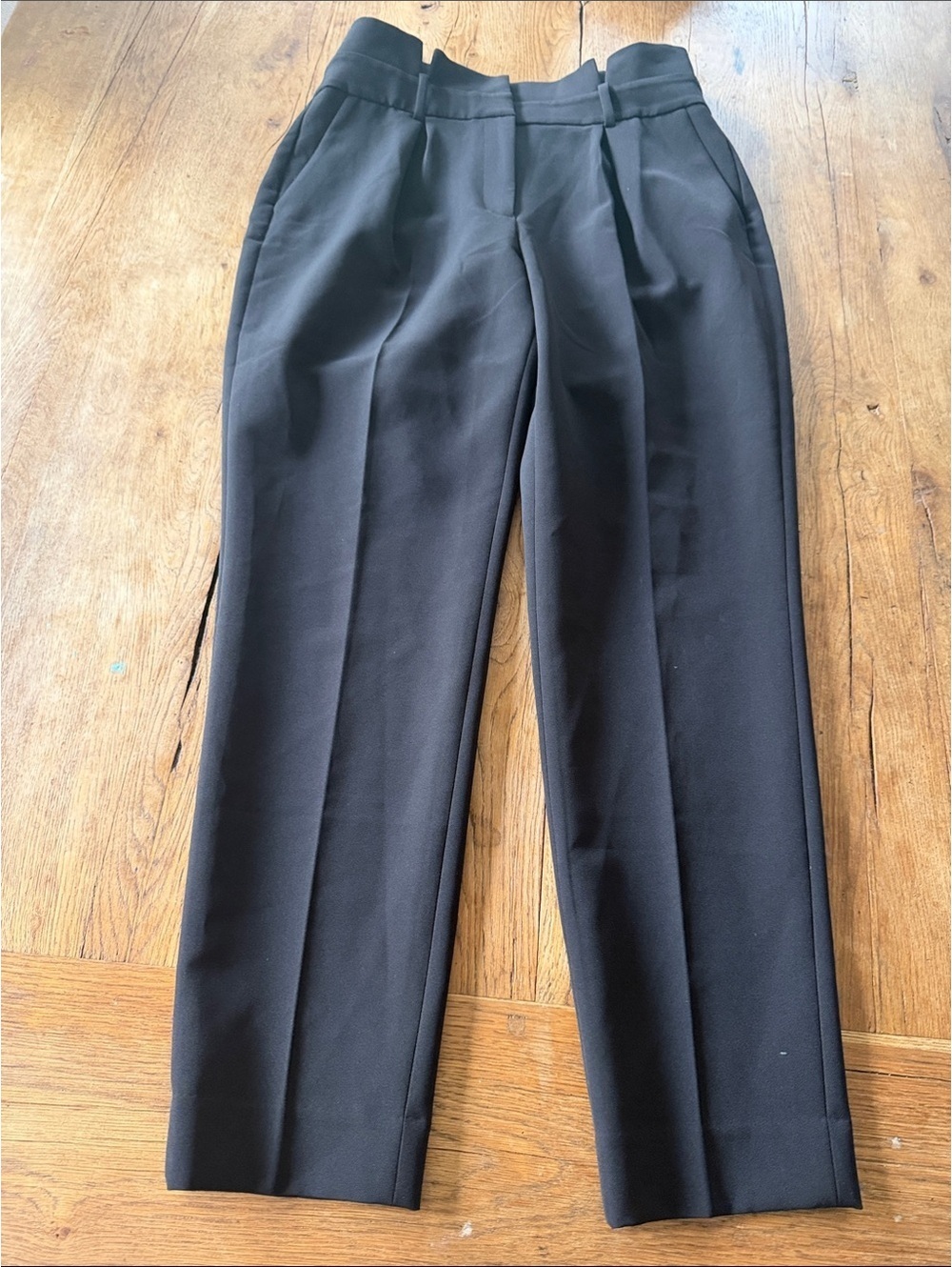 White house black market the tapered ankle pant size 4
